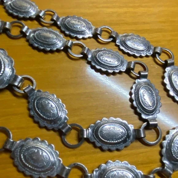 ✨ Vintage Sancrest® / Sanford Silver-Tone Concho Belt | Southwestern | 1960s–70s - Picture 7 of 12